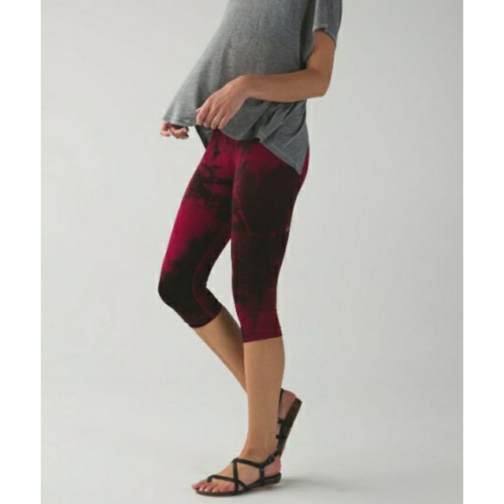 Lululemon In The Flow Crop II - Picture 1 of 9